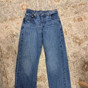Levi’s Stylish Blue Straight Leg Women's Jeans